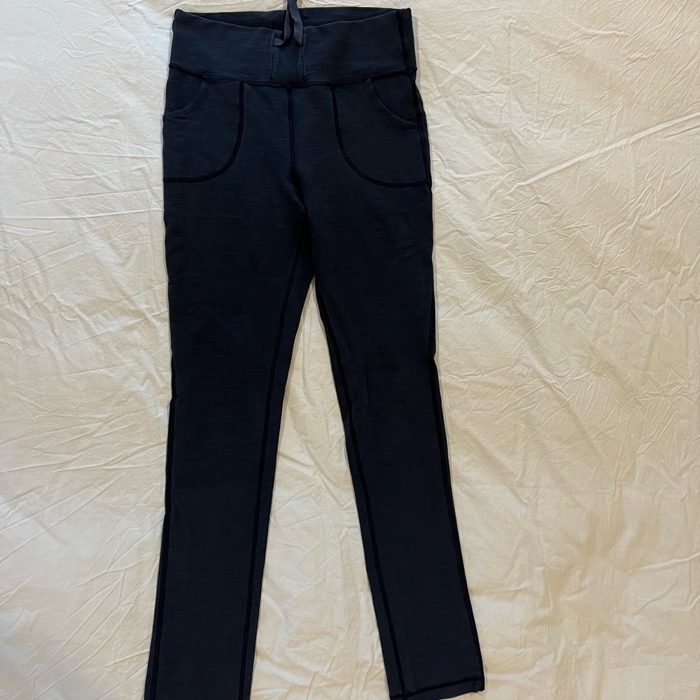 Navy Lululemon skinny will pant, size 8